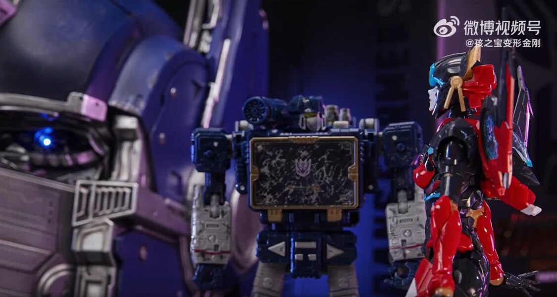 Transformers Soundwave Vs Windblade Dance Off   Official Stop Motion Video  (26 of 41)